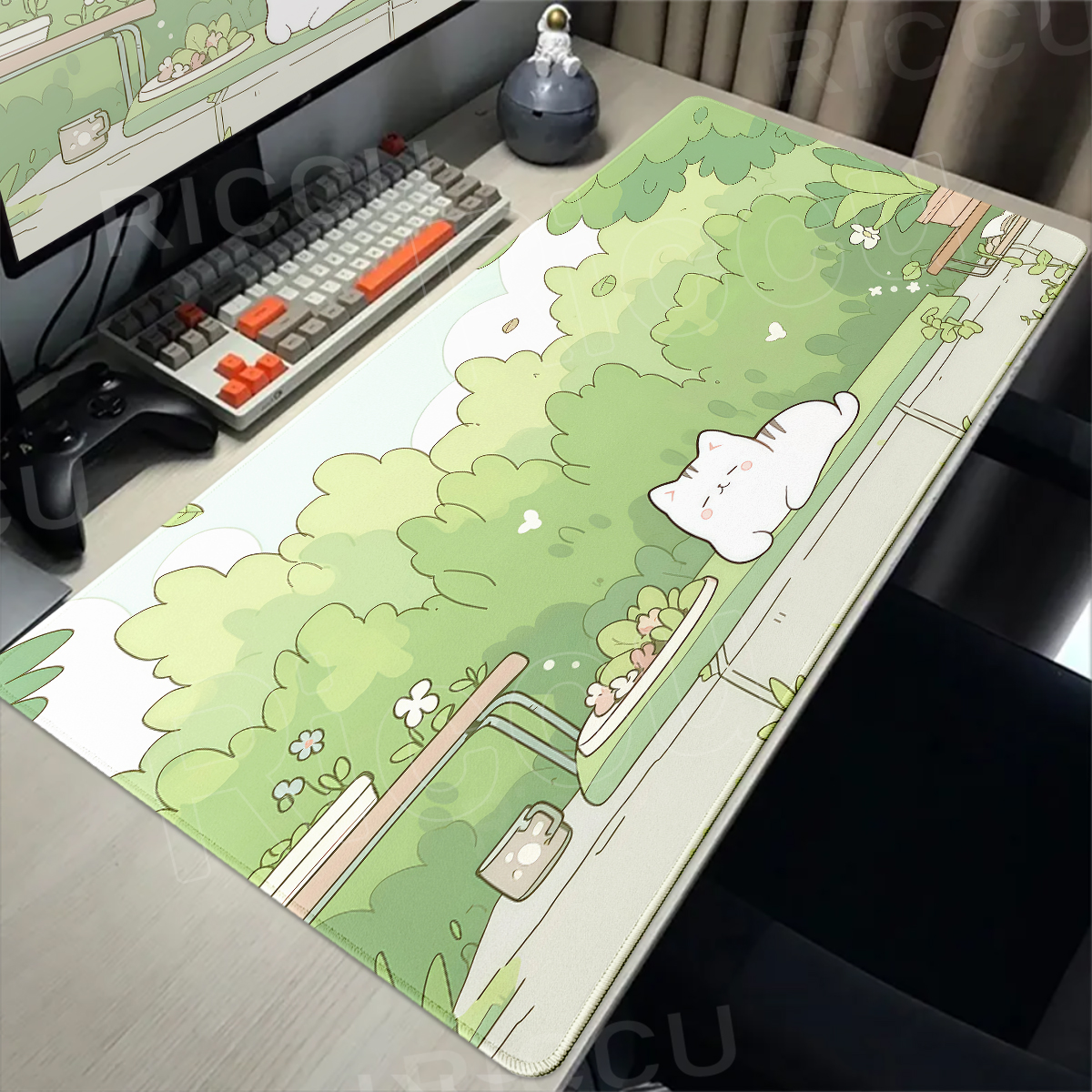 Lovely White Cat and Green Pla - Gaming Accessories White 评论和价格