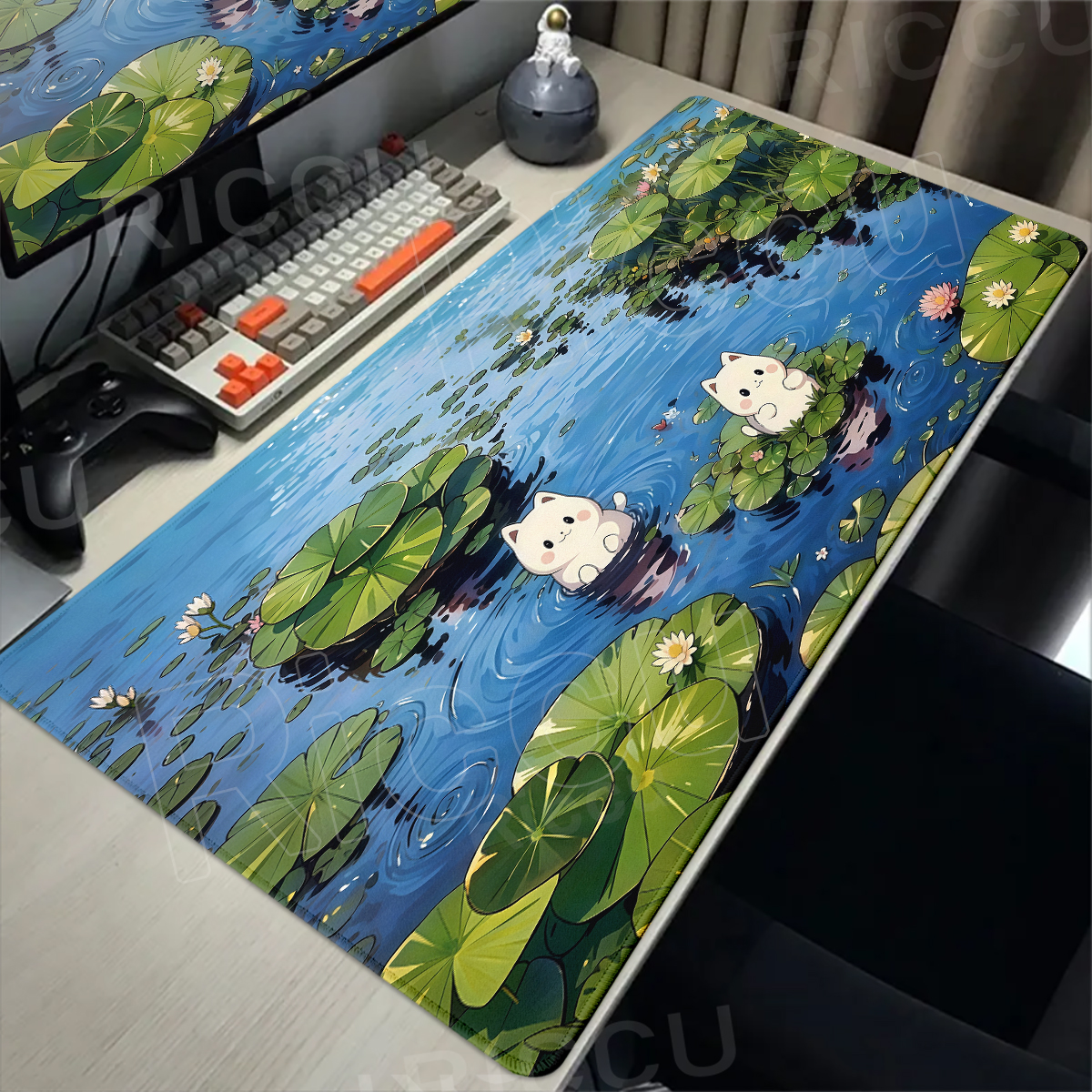 Lovely White Cat and Green Pla - Gaming Accessories White 评论和价格