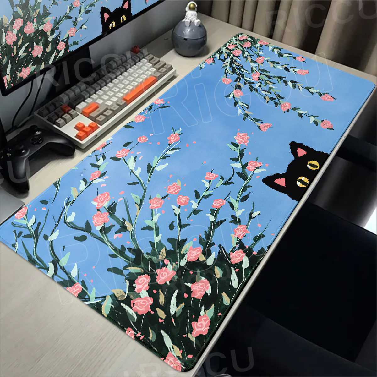 Lovely White Cat and Green Pla - Gaming Accessories White 评论和价格